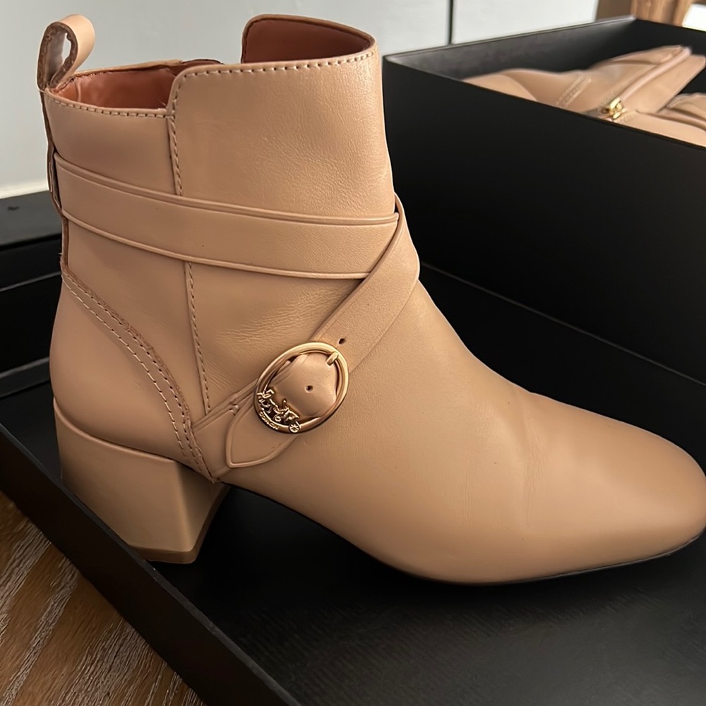 Nadia Coach leather Bootie Size 7